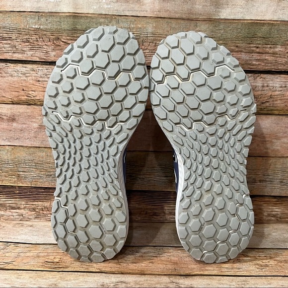 New Balance 520V5 Athletic Shoes - Picture 7 of 9